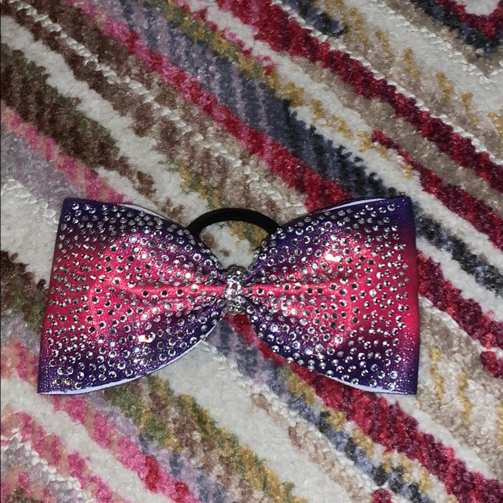 Cheer bow